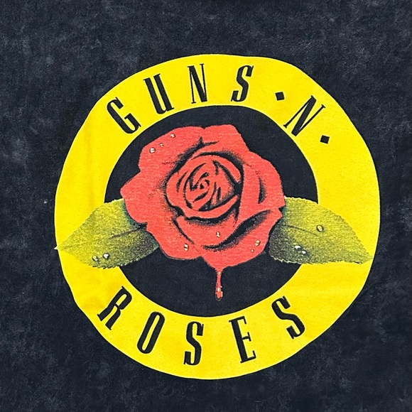Gun’s and Roses Cropped Tee - Picture 3 of 4